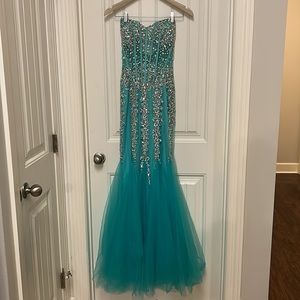 Turquoise mermaid dress. Prom, formal, ball gown.